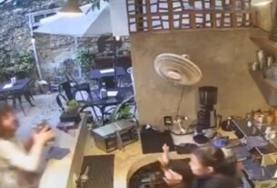 ExtranJero Destroza Una Cafetería en Mérida y Amenaza A Encargada Por la Música | VIDEO