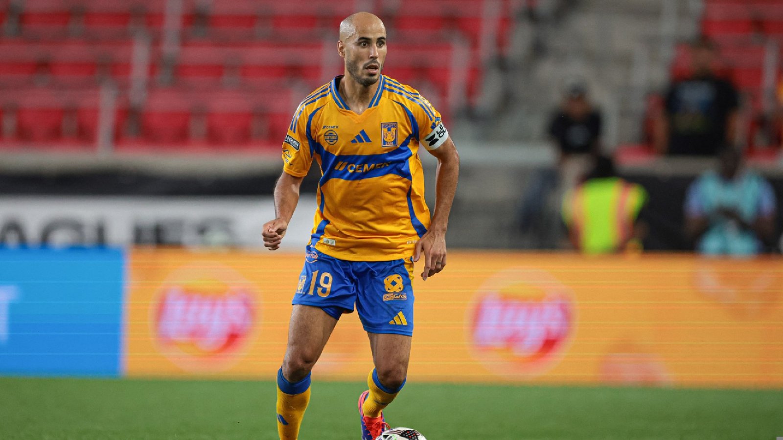 El Jugador de Fútbol en México Pasa de Jugar El Sábado a la Coaching El Domingo