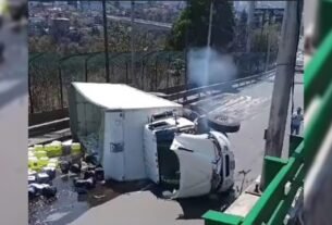 Vuelca Transporte de Carga en la Autopista México-TOLUCA