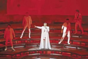 CELEBRA BOSÉ LA VIDA EN MEDIO DE LA ALTERTA SÍSMICA EN EL AUDITORIO
