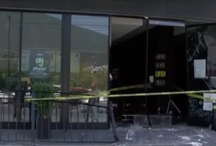 Director Pierde Control de Su Auto Y Termina Dentro de Cafetería en Monterrey, Nuevo León