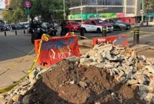 CDMX: Fuga de Agua en el Centro Sigue Sin Resolverse; Vecinos Reportan Riesgo