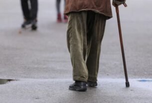 Tasis asalta un adulto alcalde que iba a trabajar y lo ataca con un cuchillo