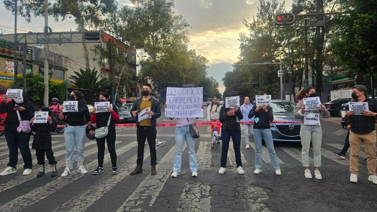 Manifestantes Hinchanos eje 1 Norte a la Alturra de Insurgentes; alternativas viales