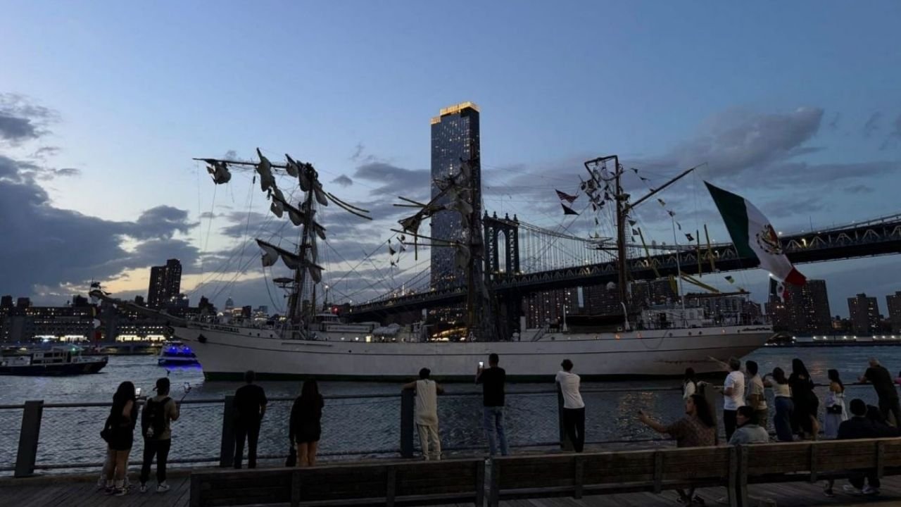 REGRESAN A México 180 Cadetes del Buque “Cuauhtémoc” Procedimientos de Nueva York