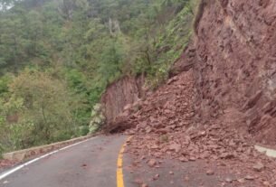 Derrumbe Provoca Cierre Total en Carretera de la Sierra Norte de Puebla