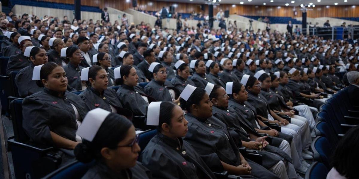 Encabeza Clara Brugada Graduacia de 183 Enfermeras y 33 Enfermeros: “Hijo Símbolo Universal Del Cuidado, Entregua y Vocació”