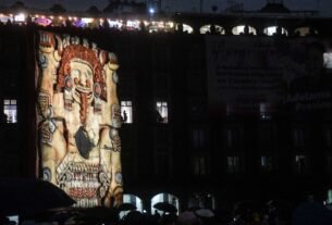 ¿Un ESPECTÁCULO DE QUE HORA ES DE LUCES EN EL ZÓCALO? Hoy es el útimo día para ‘Memoria luminosa’