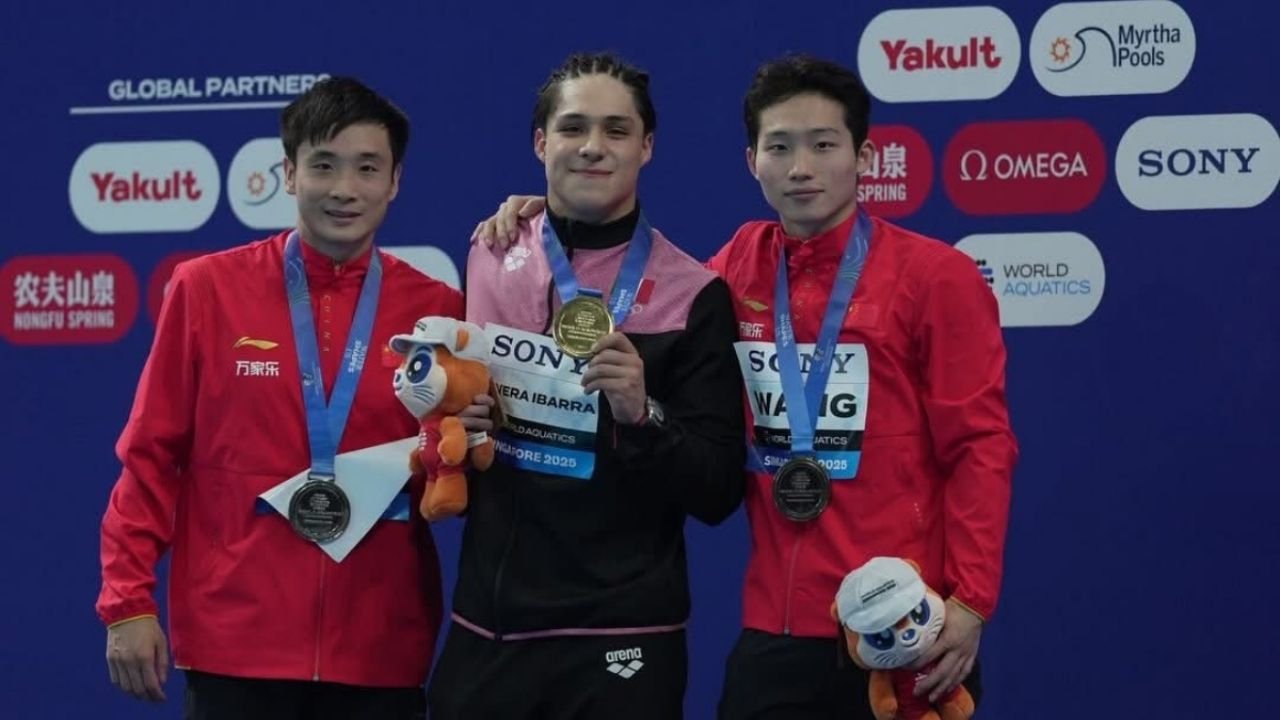 Mexicano Osmar Olvera Sala A ATLETAS CHINOS Y GANA EL ORO EN EL TRAMPOLÍN DE 3 Metro en Singapur