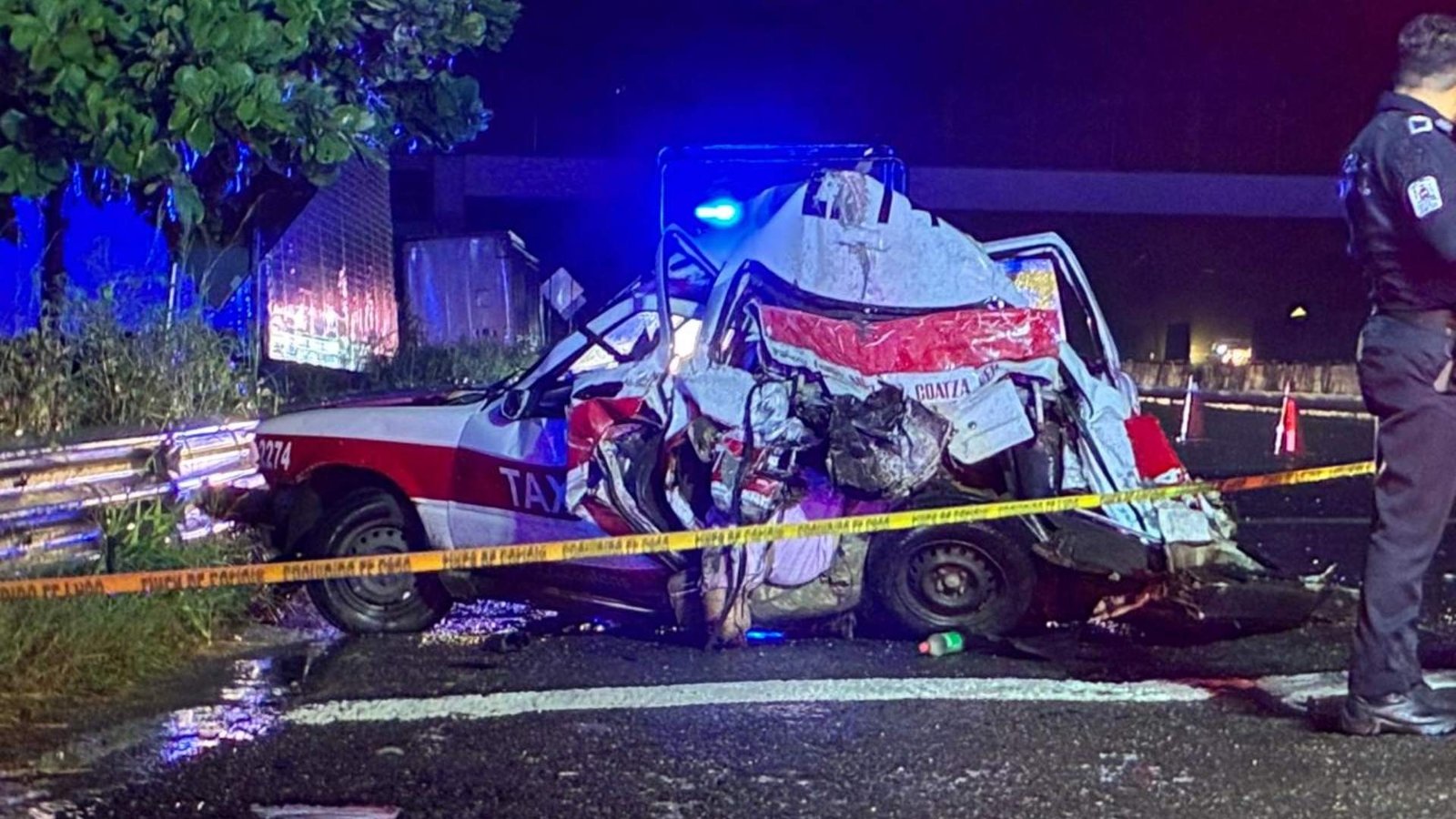 Tráiler embiste un taxi en la autopista nuevo tapa-caseque; Heno dos Mujeres muertas