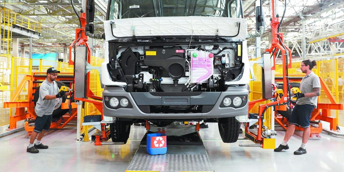 Producción, Exportación y Venta de Camiones se Desplomó en México Durante Agosto