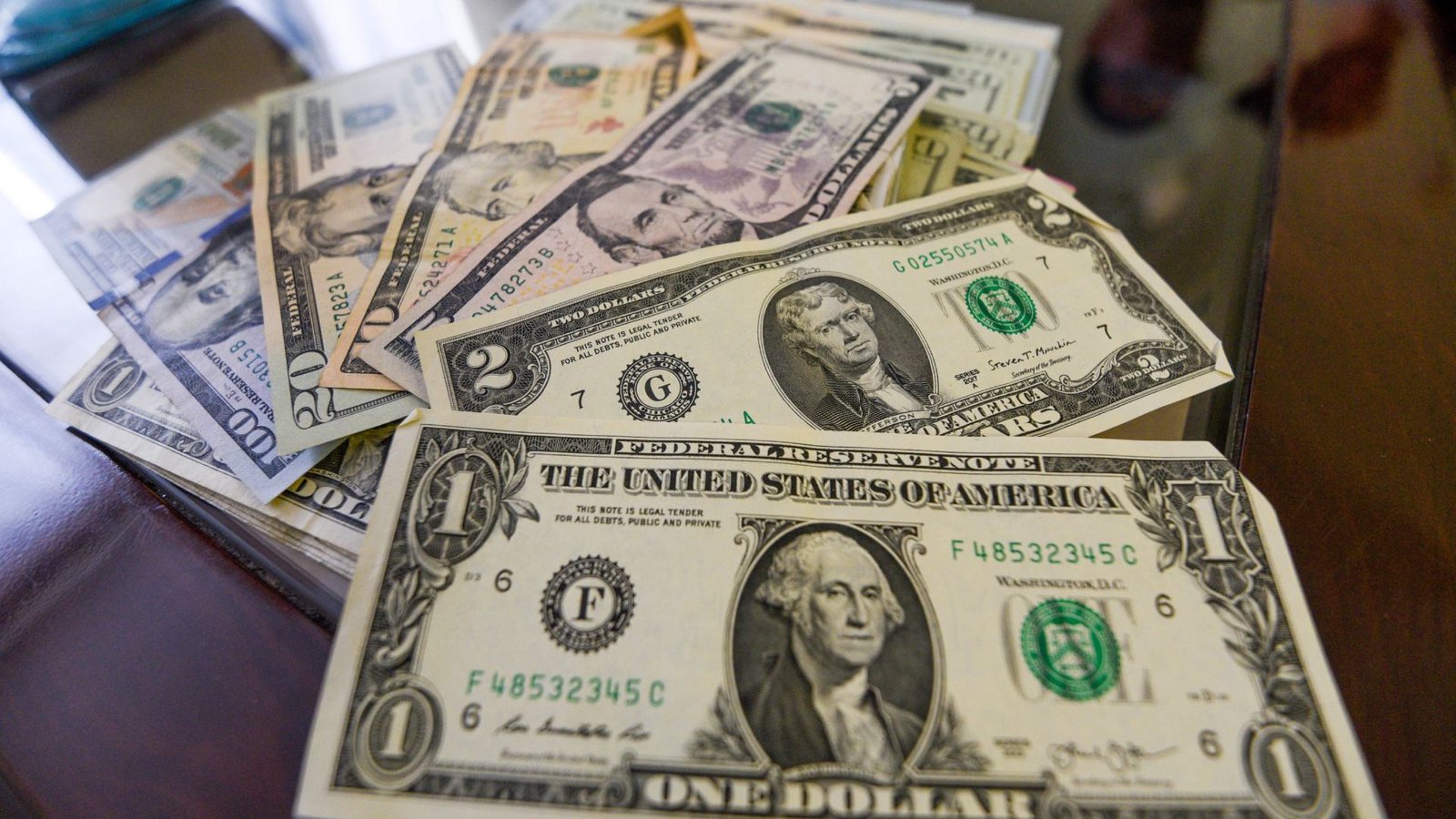 Precio del Dólar Hoy LUNES 3 de Noviembre de 2025: ¿Cómo Está el Tipo de Cambio con el Peso?