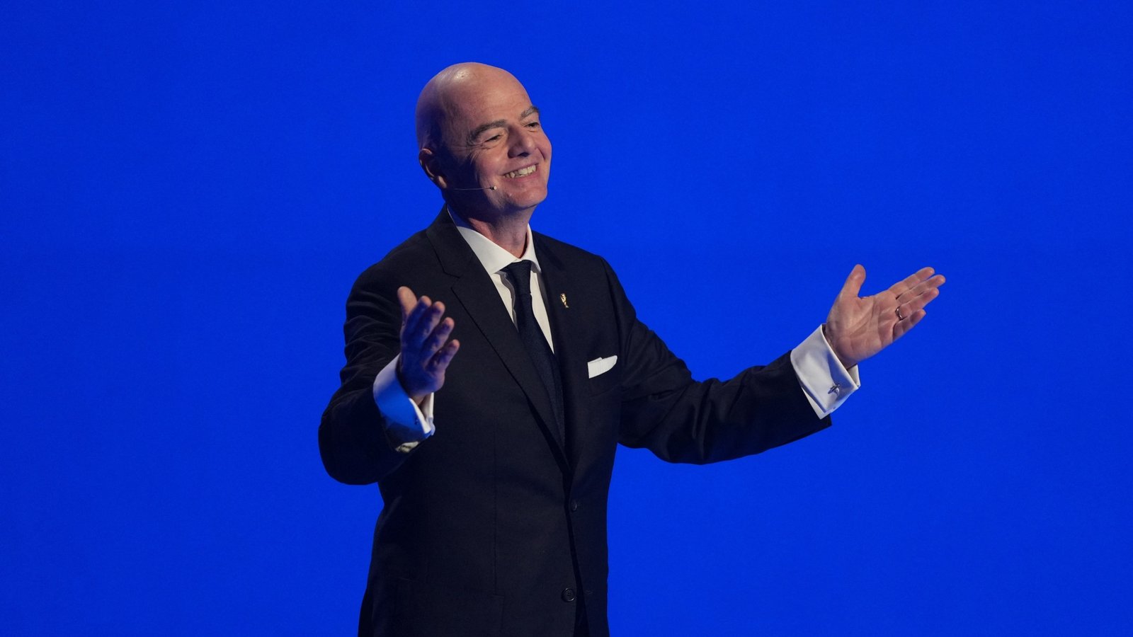 Ronaldo, Totti, Stoichkov y Lalas Junto a Infantino en Presentación del Calendario de Partidos