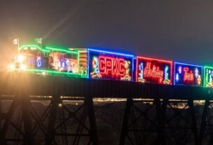 (VIDEOS) ¿Viene del Polo Norte? Así fue el paso del Tren Navideño de Canadian Pacific por México