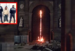 Detienen a un sujeto que subió por la puerta de la Catedral de Puebla