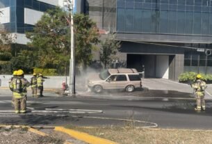 Desalojan a 90 Personas de Edificios por Fuga de Gas y Agua Tras Choque en Monterrey