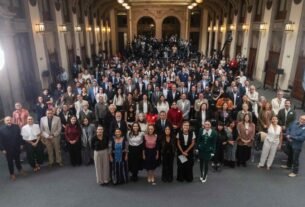 Salma Hayek y Claudia Sheinbaum anuncian nuevos incentivos para el Cine y Series en México