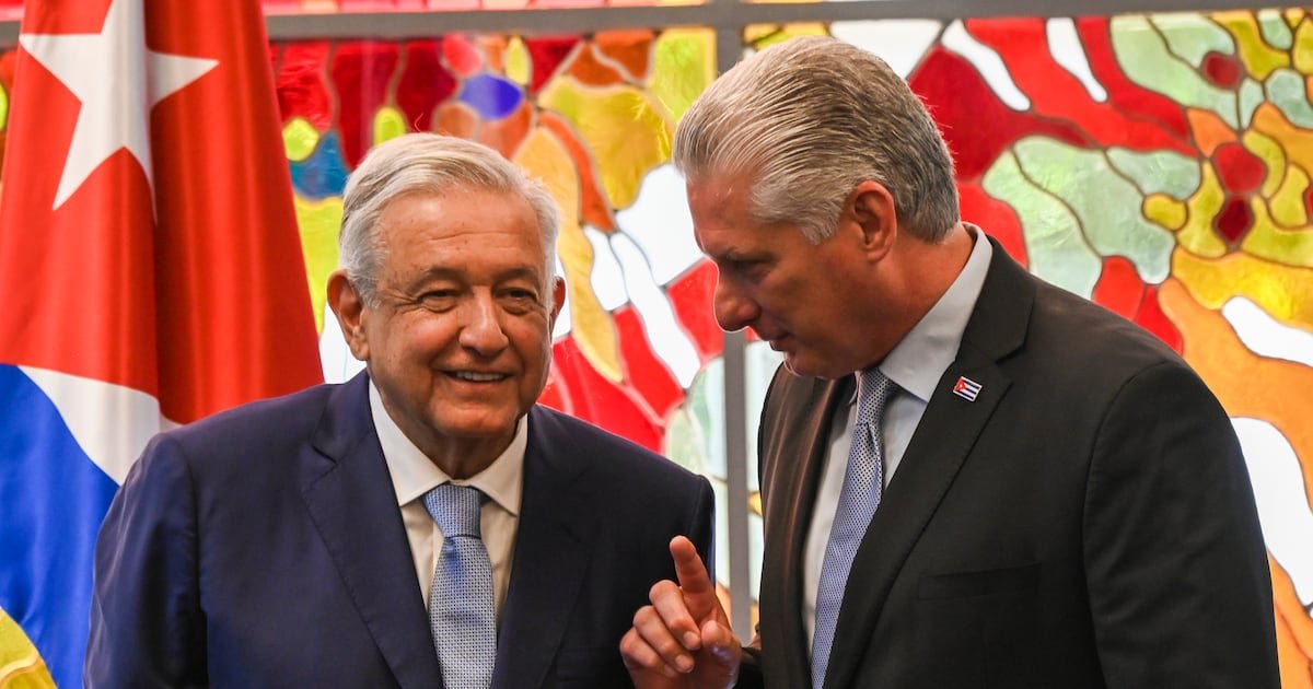 Venta AMLO en defensa de Cuba y pide depósitos para donar, petróleo, alimentos y medicinas a la isla