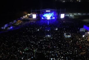Más de 10 mil personas asisten al concierto de Pancho Barraza en la Semana de la Moto