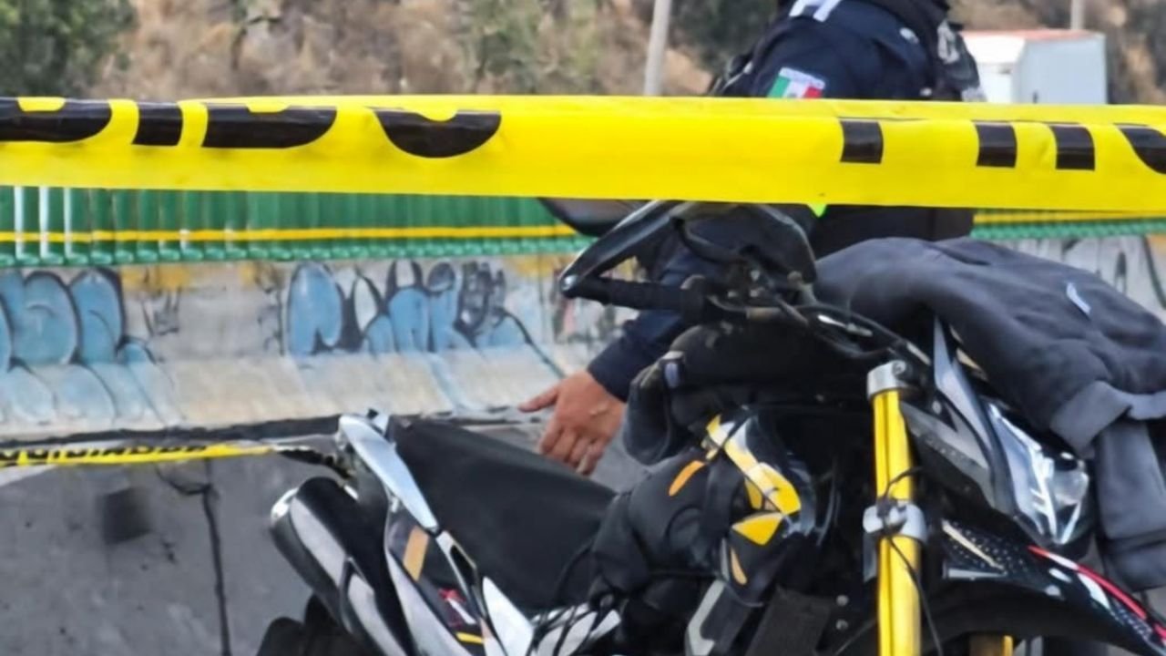 Muere pasajero de moto en la México