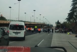 Caos en Periférico Norte: manifestantes realizan bloqueo y provocan filas kilométricas de autos | ALTERNATIVAS VIALES