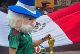 ‘¡Solo es un día!’: Aficionados se van de pinta del trabajo al Fan Fest para ver México vs. Corea