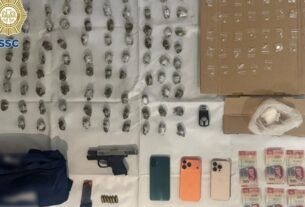 SSC detiene en Venustiano Carranza a un hombre con brazalete y mujer en posesión de más de cien dosis de droga, arma y vehículo de alta gama.